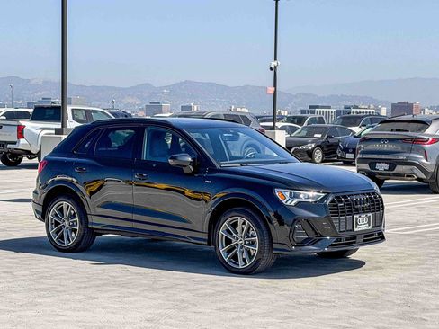 Used 2025 Audi Q3 2.0T Premium w/ Convenience Package AWD/4WD image 3