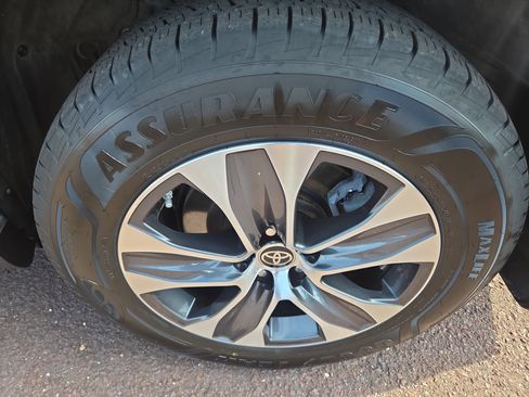 Certified 2022 Toyota Highlander XLE image 11