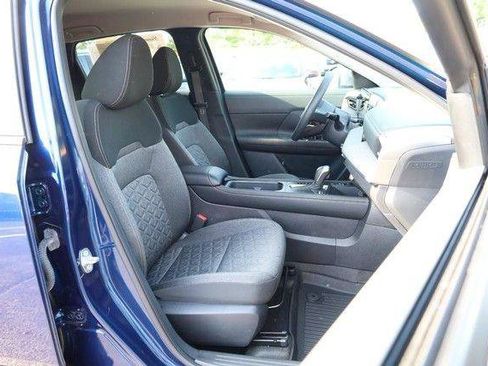 Used 2025 Nissan Kicks SV AWD/4WD image 23