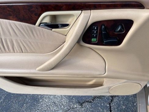 Used 2000 Mercedes-Benz E 320 Sedan image 19