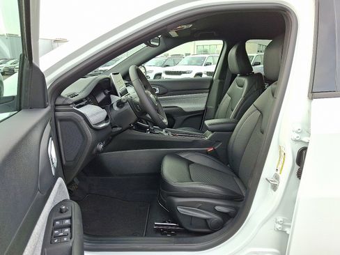 New 2026 Jeep Compass Latitude image 8