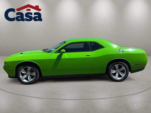 Used 2017 Dodge Challenger SXT RWD image 3