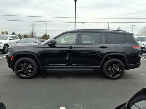 Used 2023 Jeep Grand Cherokee L Limited w/ Black Appearance Package image 4