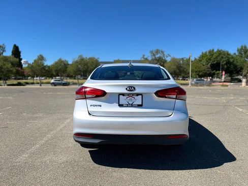 Used 2018 Kia Forte LX FWD image 7