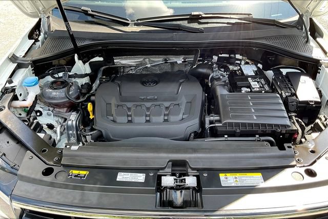 Used 2024 Volkswagen Tiguan SE R-Line FWD image 32