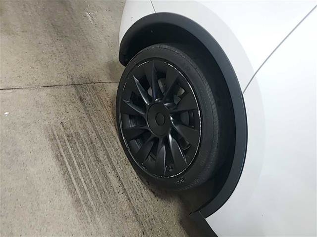 Used 2021 Tesla Model Y 2WD image 16