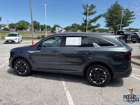 Used 2024 Kia Sorento S FWD image 17
