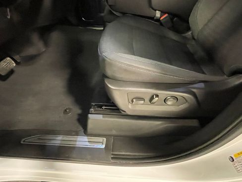 Used 2023 Chevrolet Silverado 1500 LT image 25