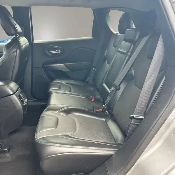 Used 2019 Jeep Cherokee Limited AWD/4WD image 12