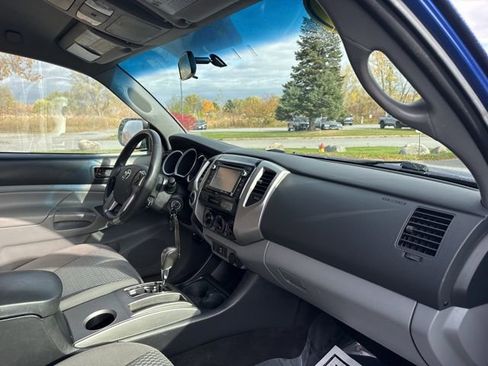 Used 2015 Toyota Tacoma 4x4 Double Cab image 10
