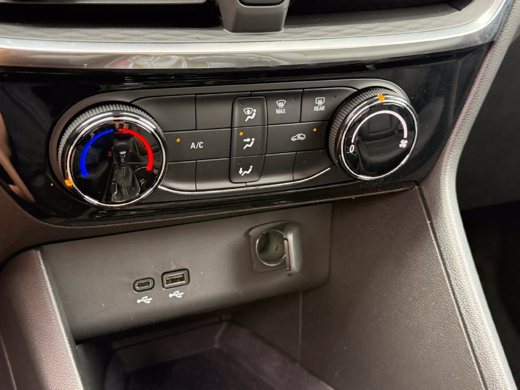 Certified 2024 Buick Encore GX Sport Touring FWD image 37