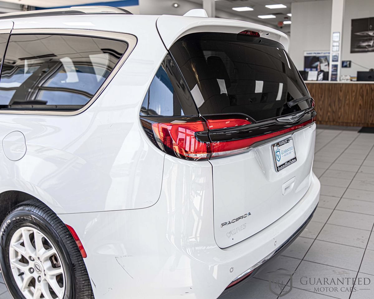 Used 2021 Chrysler Pacifica Touring-L FWD image 12