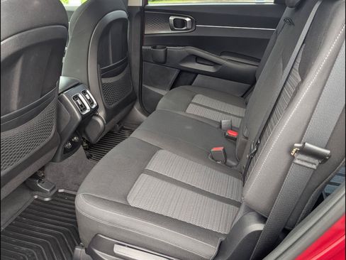 Used 2023 Kia Sorento LX FWD image 15