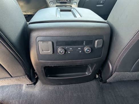 Used 2019 Chevrolet Tahoe LT w/ LT Signature Package AWD/4WD image 18