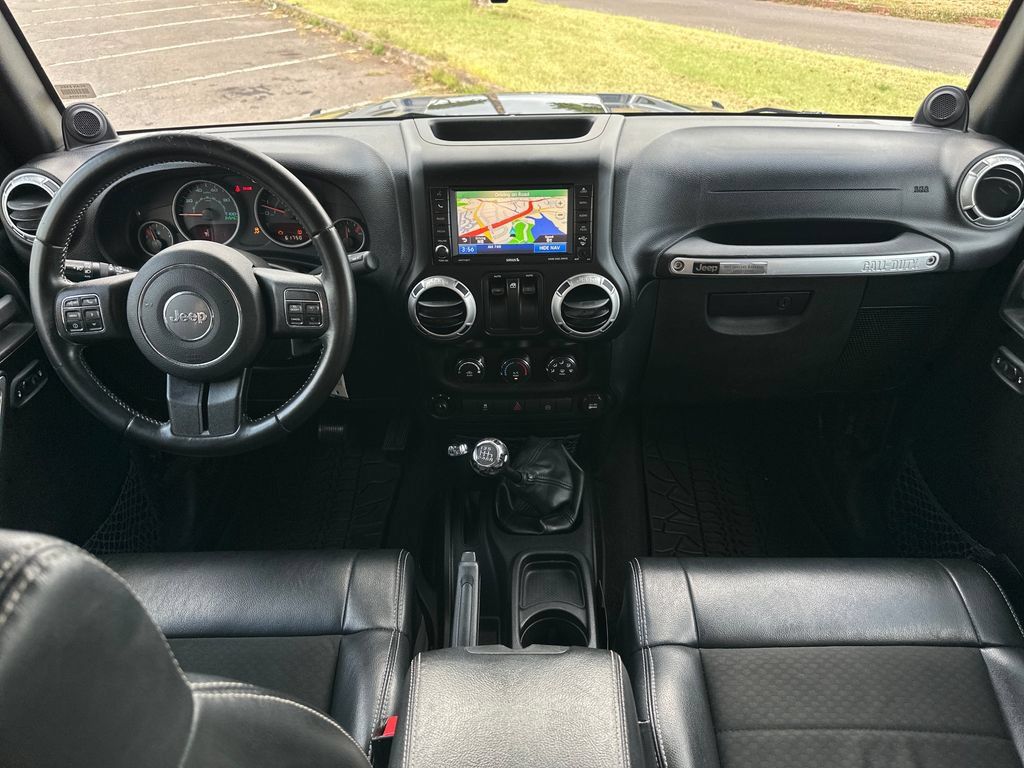 Used 2012 Jeep Wrangler Rubicon AWD/4WD image 14