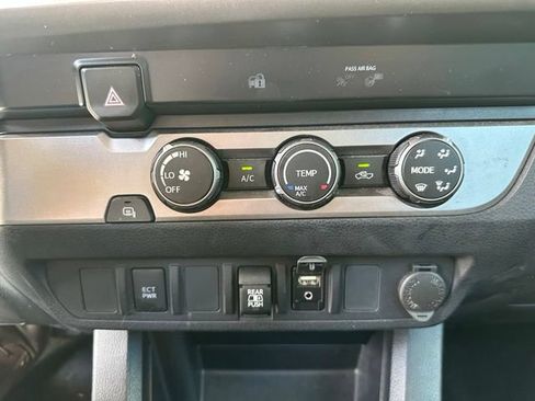 Used 2019 Toyota Tacoma SR5 RWD image 19