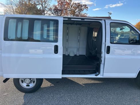 Used 2019 Chevrolet Express 2500 w/ Driver Convenience Package image 18