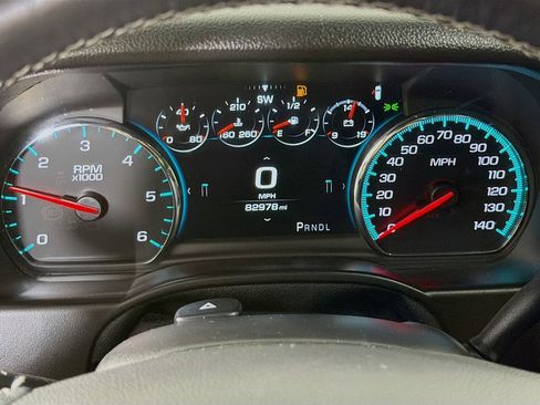 Used 2019 Chevrolet Suburban Premier w/ Premier Plus Edition AWD/4WD image 15