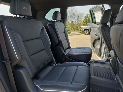 New 2026 Buick Enclave Sport Touring w/ LPO, Floor Liner Package AWD/4WD image 11