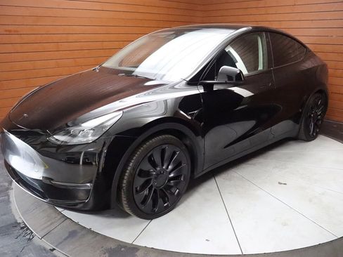 Used 2022 Tesla Model Y Performance image 3