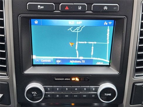 Used 2021 Ford Expedition XLT image 18