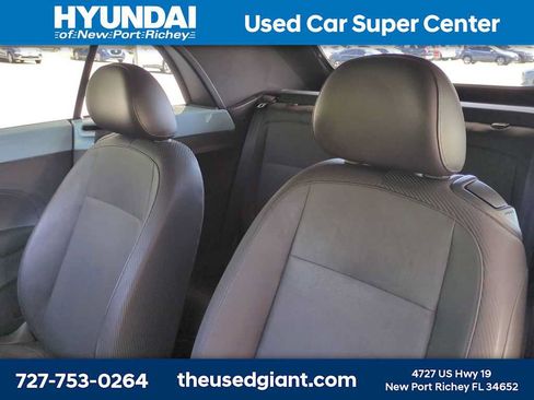 Used 2013 Volkswagen Beetle 2.5 FWD image 7