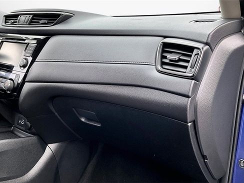 Used 2018 Nissan Rogue SV image 24