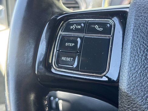 Used 2019 Dodge Grand Caravan SXT FWD image 28