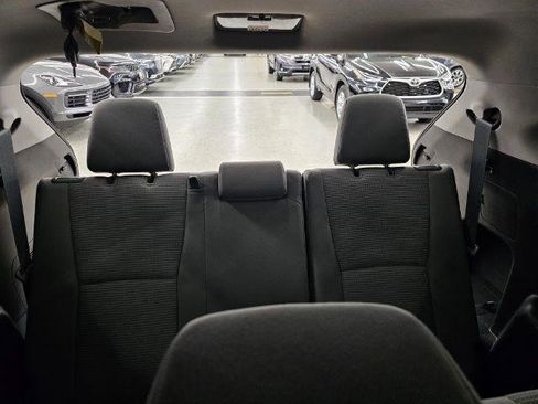 Used 2023 Toyota Highlander L FWD image 38