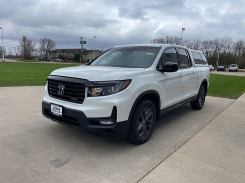 Used 2021 Honda Ridgeline Sport image 2