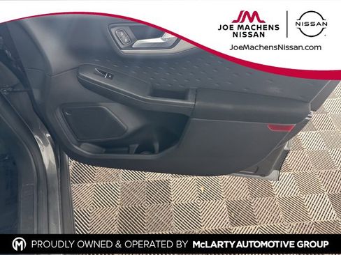 Used 2020 Ford Escape SE image 19