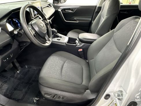 Used 2025 Toyota RAV4 XLE AWD/4WD image 16