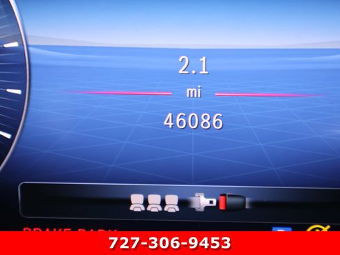 Used 2024 Mercedes-Benz GLC 300 4MATIC w/ AMG Line image 24