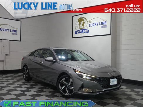 Used 2022 Hyundai Elantra SEL w/ Convenience + Premium Package FWD image 1