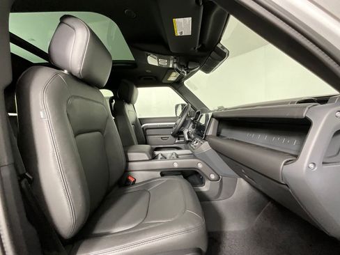 New 2026 Land Rover Defender 130 X-Dynamic SE AWD/4WD image 3
