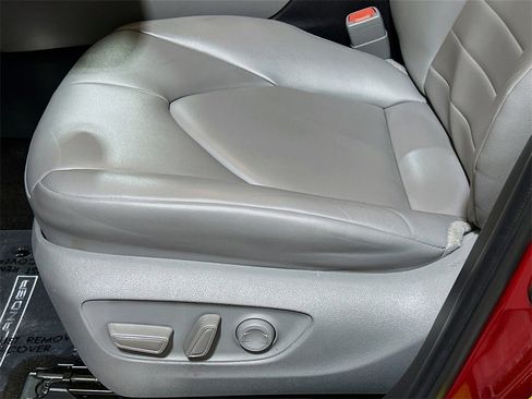 Used 2023 Toyota Highlander XLE image 16