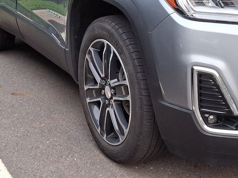 Used 2023 GMC Acadia SLT w/ Technology Package AWD/4WD image 6
