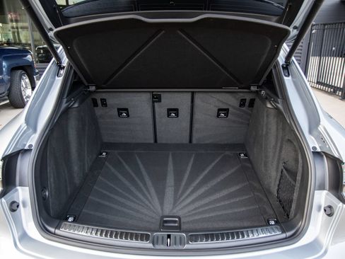 Certified 2026 Porsche Macan AWD/4WD image 38