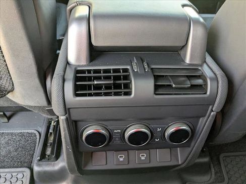 Used 2023 Land Rover Defender 110 V8 image 17
