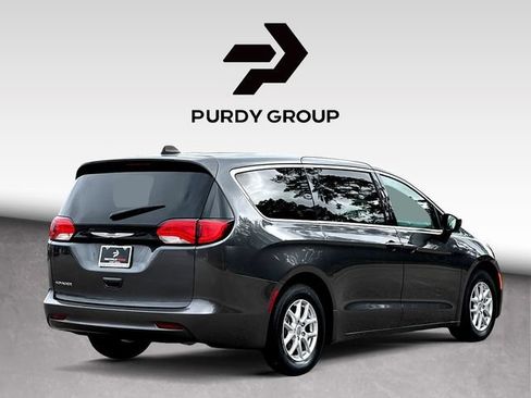 Used 2022 Chrysler Voyager LX FWD image 8