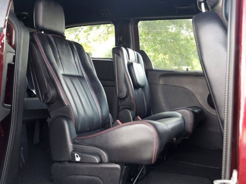 Used 2019 Dodge Grand Caravan GT FWD image 28