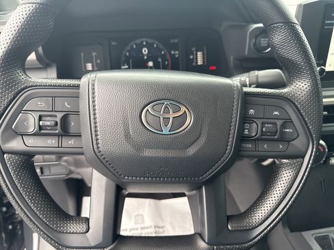 Used 2025 Toyota Tacoma SR image 17