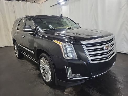 Used 2020 Cadillac Escalade Platinum image 4
