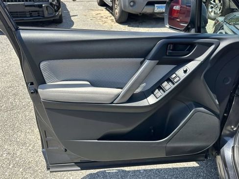 Used 2017 Subaru Forester 2.5i Premium AWD/4WD image 15