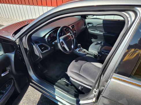 Used 2013 Chrysler 200 Touring FWD image 11