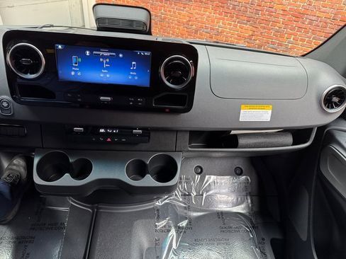 Used 2025 Mercedes-Benz Sprinter 2500 image 16