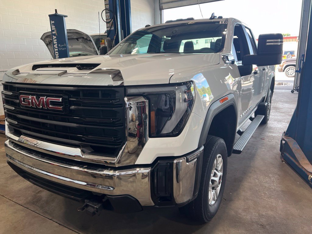Used 2024 GMC Sierra 2500 Pro w/ Convenience Package AWD/4WD image 1