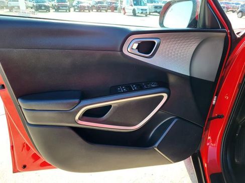 Used 2023 Kia Soul LX w/ Option Group 015 image 16