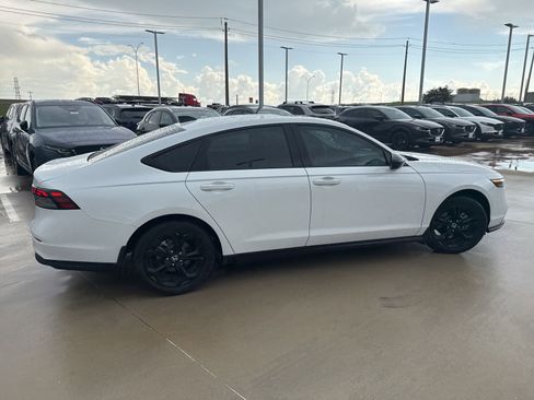 Used 2025 Honda Accord SE image 9