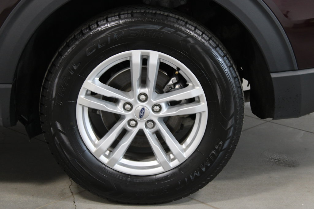 Used 2023 Ford Explorer XLT w/ Equipment Group 202A AWD/4WD image 17